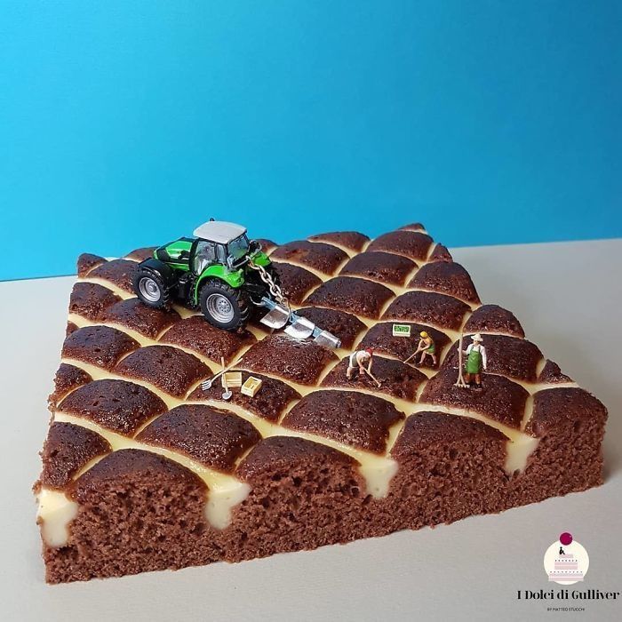 4. Ala petani yang sedang menggarap sawahnya