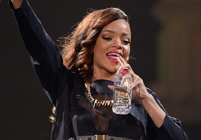 6. Banyak minum air putih 