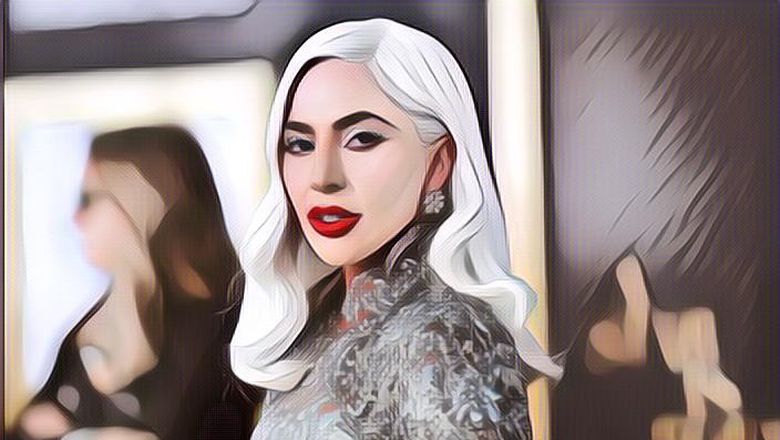 Lady Gaga Jadi Sorotan Setelah Mengenakan Balutan Gaun Pengantin Berwarna Putih