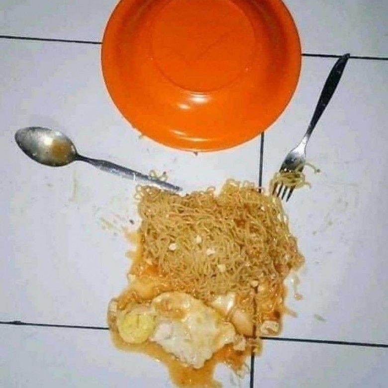 2. Ini pasti nyesek banget sih, apalagi buat anak kost di akhir bulan