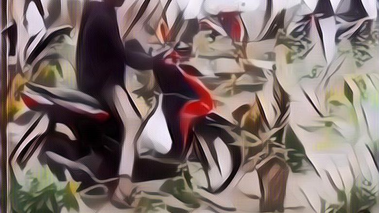 Heboh Warga di Jember Bawa Masuk Motor Terobos Makam