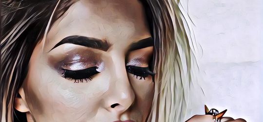 Fakta-Fakta tentang Shimmer untuk Makeup, Bisa Bikin Glowing Instan!