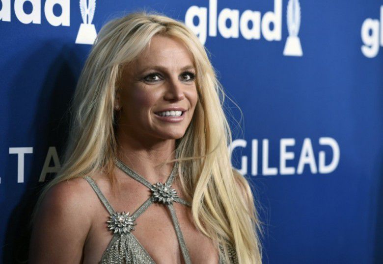 1. Bajak laut Somalia takut lagu-lagu Britney Spears