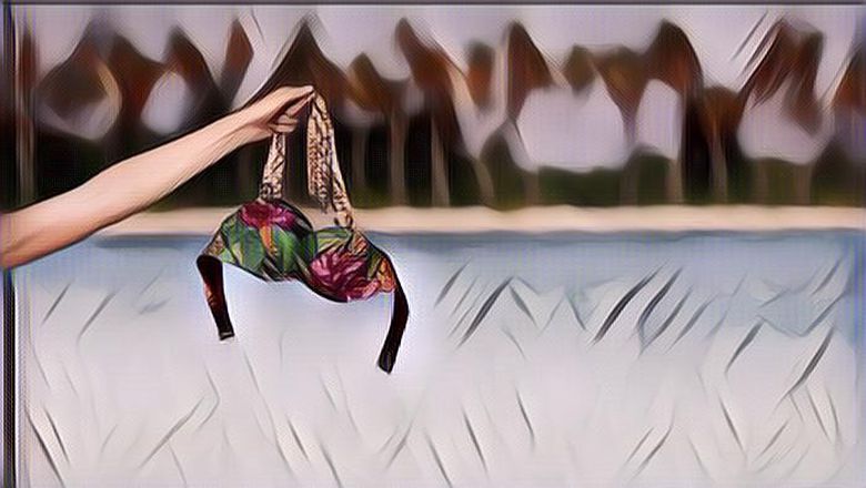 Geger, Wanita Ini Jalan Cuma Pakai Bikini Saat Di Bandara!