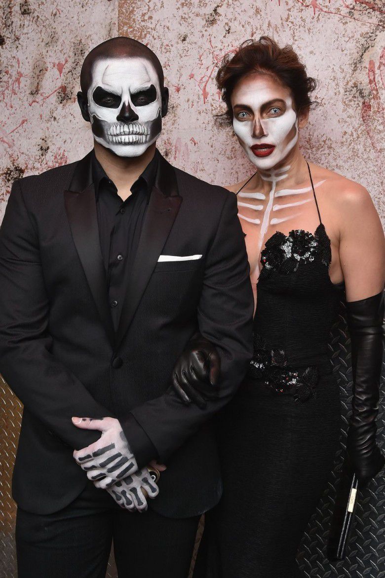 Jennifer Lopez dan Casper Smart malah jadi tulang aja di perayaan Halloween tahun inni.