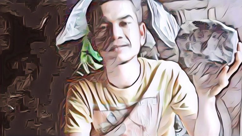 Rumah Tertimpa Batu Meteor, Pria ini Mendapatkan Hoki Besar