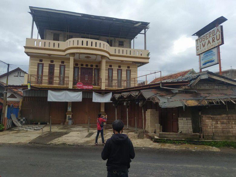 # Polisi Membawa MDF dan Orangtuanya untuk Diperiksa