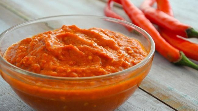 3. Makan dibungkus nggak bisa tambah sambal