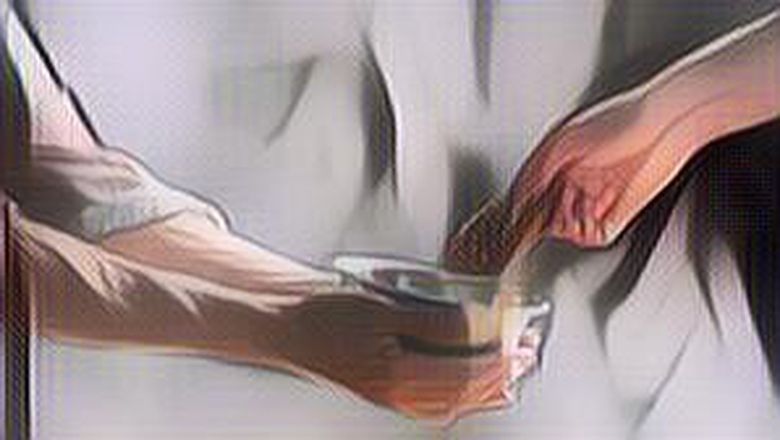 Viral Video yang Memperlihatkan Seorang Pengemis yang Pulang dengan Mobil Mewah Setelah Minta-Minta