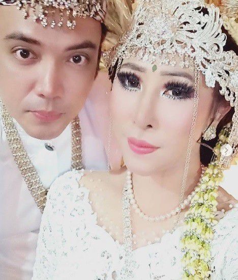 Menikah dengan Sandy Tumiwa