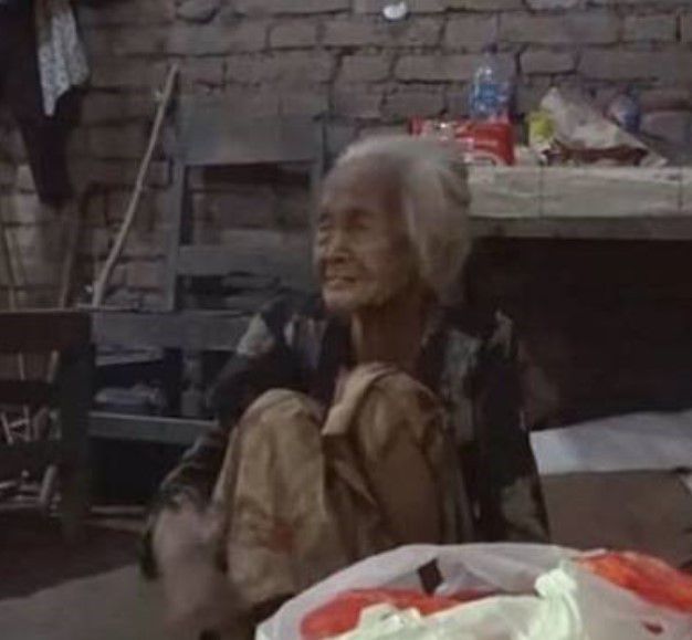 Mbah Saminem mendapat upah yang tak layak