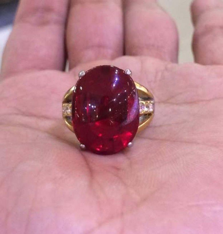 Batu Merah Delima sangat langka dan susah dicari