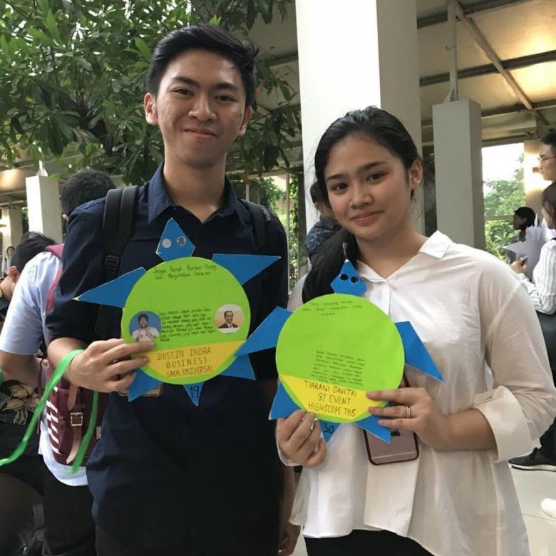 3. Memiliki pendidikan yang cemerlang, Tiarani Savitri merupakan mahasiswi Universitas Prasetiya Mulya jurusan Event Management