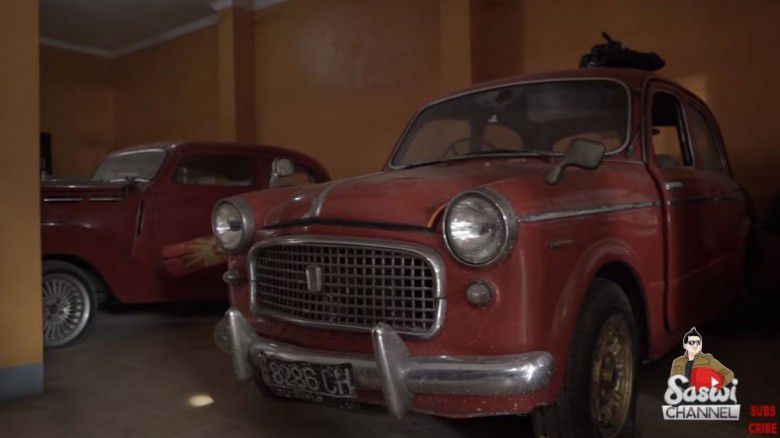 5. Mobil antik milik Haji Bolot Fiat tahun 1954 dan 1960
