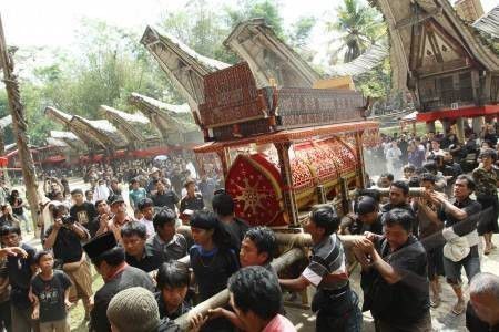 1. Ritual Rambu Solok