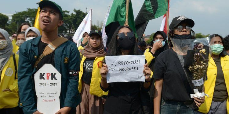 5. Nggak Pernah Ikut Demo