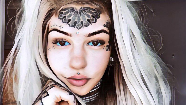 Menato Bola Mata Menjadi Biru, Apa Tidak Sakit?