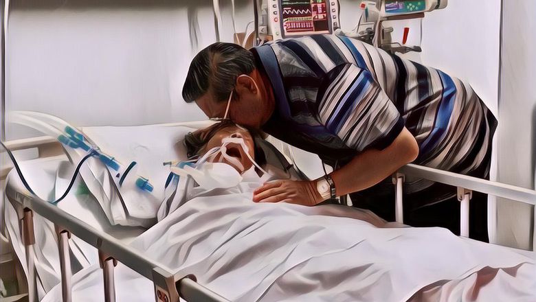 Ibunda Sakit di Ruang ICU, SBY Cium Kening dan Sampaikan Pesan Ini