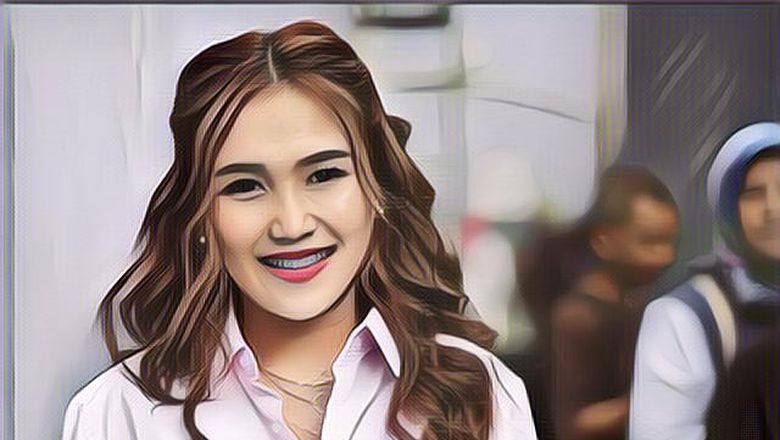 Ayu Ting Ting Kembaran Tas dengan Cha Eunwoo, Kira-Kira Harganya Berapa Ya?