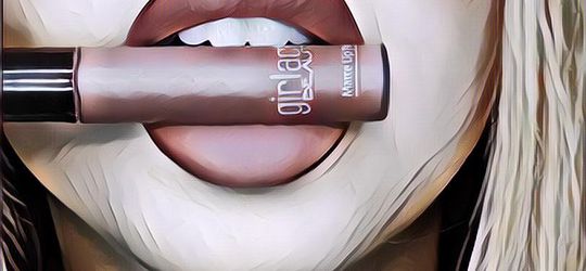 Cara Memakai Lipstik Matte, Agar Bibir Tetap Seksi Ikuti Tips Ini!