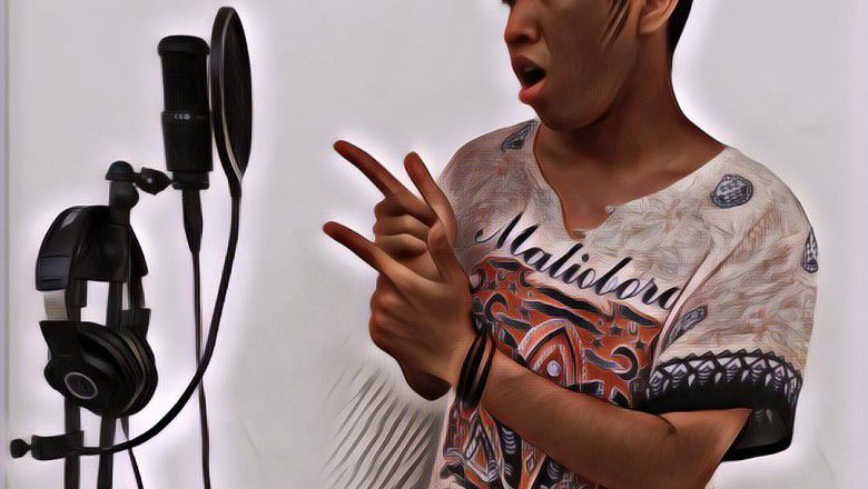 Youtuber Ini Coba Tirukan Suara 25 Penyanyi Cowok Indonesia, Hasilnya?