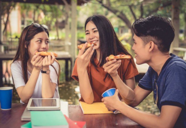 3. Kalo kedua garis tangan sejajar