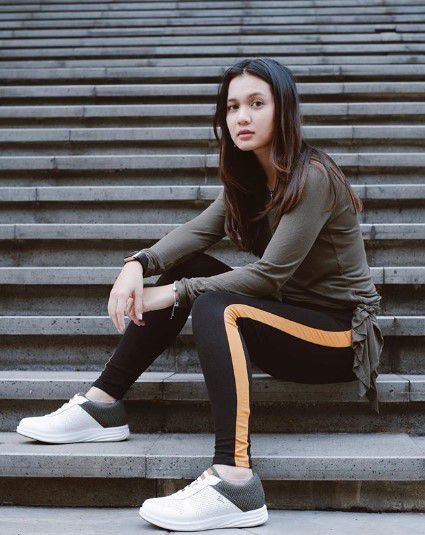 Dea Annisa A.K.A Dea Imut