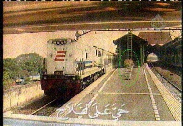 1.Kuntilanak di adzan maghrib