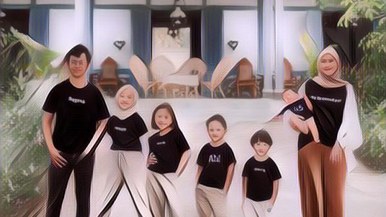 Para Artis yang Punya Banyak Anak, Padahal Usia Masih Muda