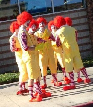 4. Ada-ada aja deh idenya. Bisa jadi ini para ARMY yang menyamar ya buat dapetin BTS Meal.