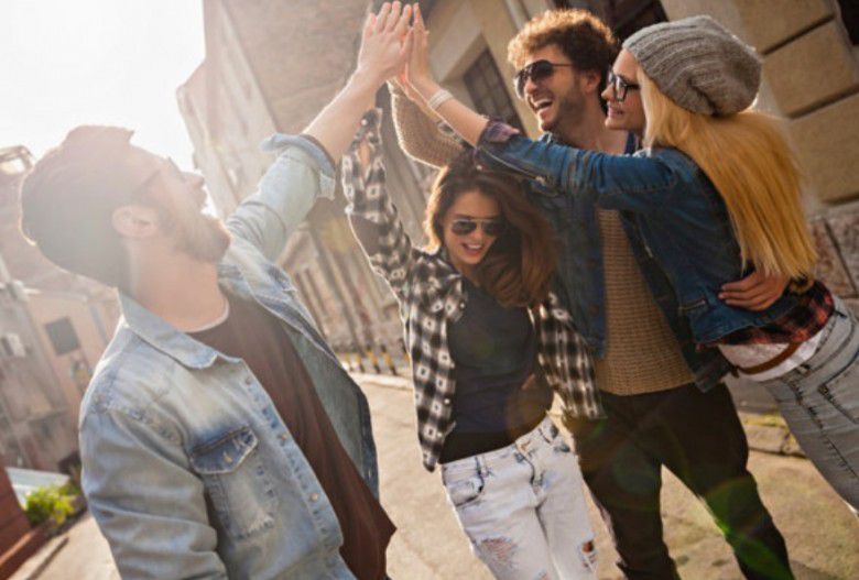 5. Mengenal orang-orang terdekat pasangan