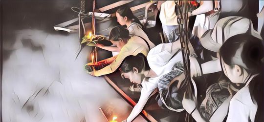 Tabur Bunga di Laut Tiap Malam Jumat, Kisah di Balik Tindakan Perempuan Ini Bikin Mewek