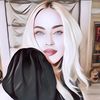 Wow, Madonna Tampil Seksi Di Hari Ulang Tahunnya Ke 63 Tahun Dengan Headpiece Karya Rinaldy Yunardi