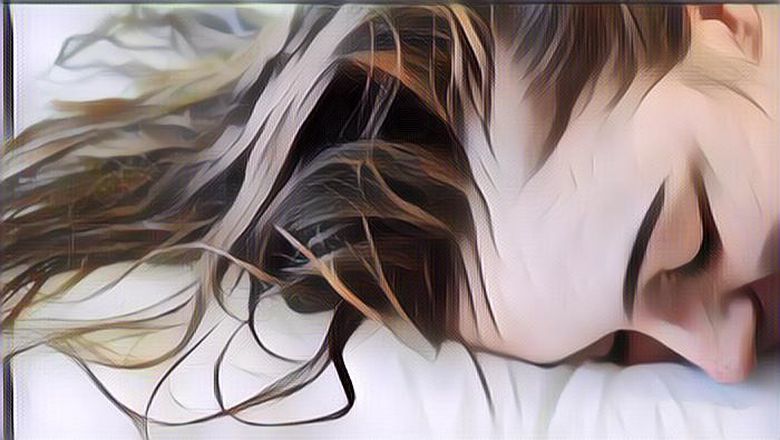 Ini yang Akan Terjadi Jika Kamu Tidur dalam Keadaan Rambut yang Masih Basah Sesudah Keramas