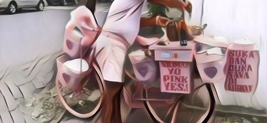 7 Potret Kocak Para Pedagang Berkostum Superhero, Dari SpiderMan Jual Sate Hingga Naruto Jual Kerak Telor