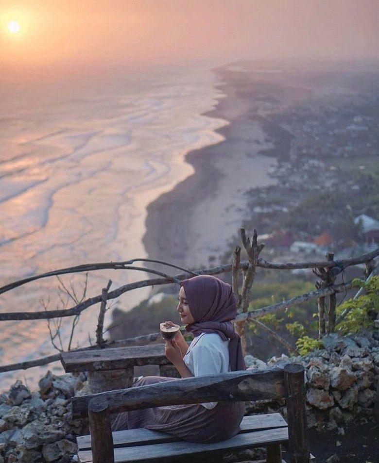 2. Pantai Parangtritis, Yogyakarta