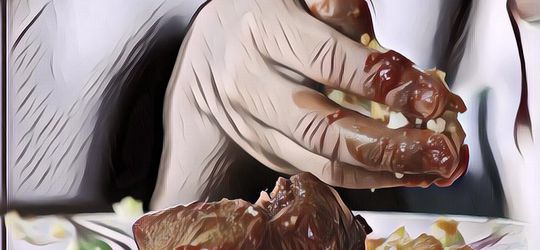 Siapa Sangka? Ternyata Makan Pakai Tangan Bagus Banget untuk Kesehatan