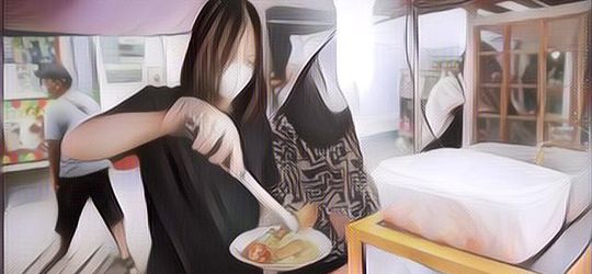 Kisah 2 Pramugari Cantik yang Viral Karena Beralih Jadi Jual Lontong Sayur Akibat Pandemi