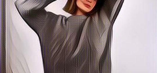 Inspirasi Gaya Kasual Wanita Pakai Baju Oversized, Seksi Maksimal!