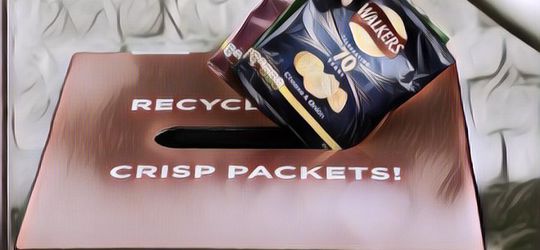 Di Tangan Perempuan Ini, Plastik Kemasan Snack Bisa Jadi Kantong Tidur