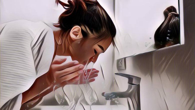 Gak Cuma Bikin Wajah Bersih Maksimal, Ternyata Double Cleansing Bisa Melawan Tanda Penuaan