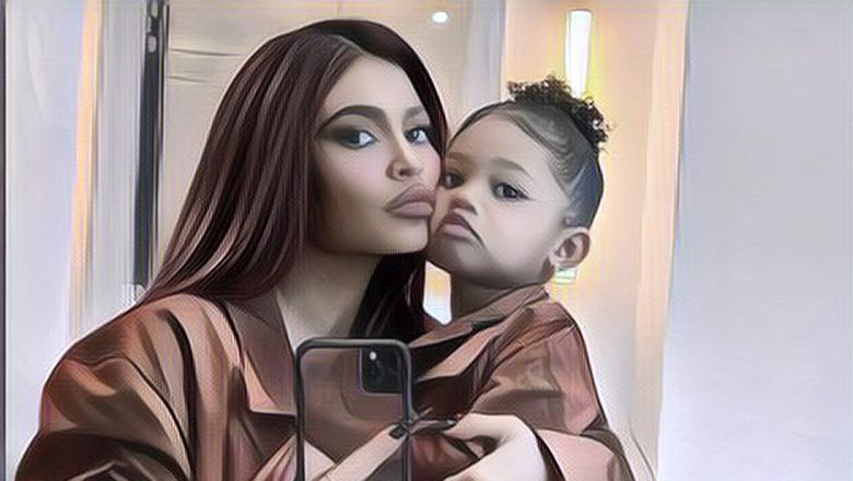 Viral, Stormi Webster Unboxing Sepatu Balenciaga Seharga Rp 46 Juta