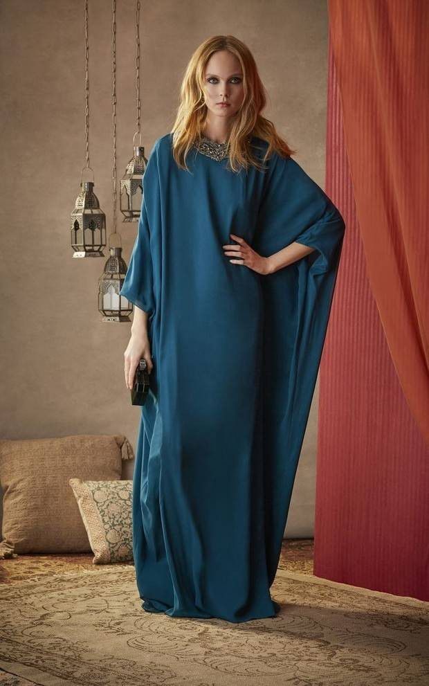 6. Pilih Kaftan Polos