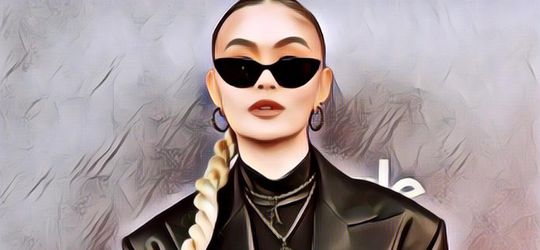 Cool! Begini Style Agnez Mo Pakai Aksesoris Seharga Rp 323 Juta di Billboard Women in Music Awards