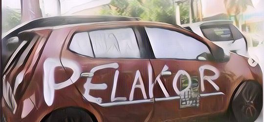 Disebut Jadi Pelakor, Mobil Perempuan Ini Diduga Dicoret-coret oleh Istri yang Sah