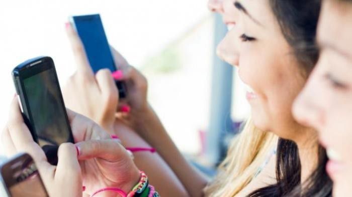 2. Jangan Gunakan Ponsel Sembarangan