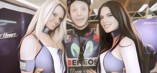 Cinlok! Pembalap MotoGP Pacari Umbrella Girl, Ada yang Sampai Menikah