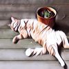 10 Gambar Kucing Lucu yang Lagi Malas-Malasan, Maunya Rebahan Aja