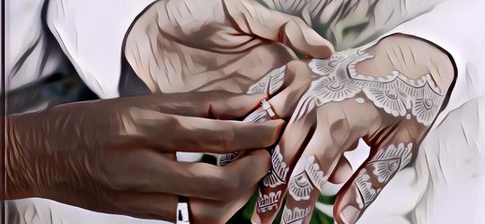 Unik! Pasangan Pengantin Ini Disambut Pakai Bola Voli