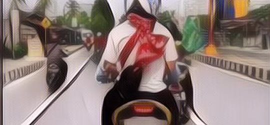 Tak Mampu Bayar Ambulans, Bapak Ini Membawa Jenazah Anaknya Pakai Sepeda Motor